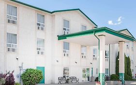 Super 8 By Wyndham Dauphin